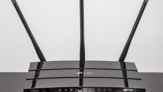 Mesh Wi-Fi vs. a Single Router: Which One Your Home Actually Needs